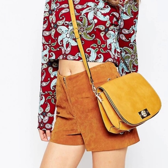 Ralph Lauren Pants - ☀️Women’s polo jeans Ralph Lauren tan suede shorts